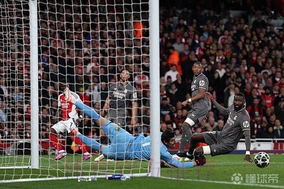 纳斯里:库尔图瓦就像是超人 能扑出所有的射门 纳斯里:库尔图瓦就像是超人 能扑出所有的射门